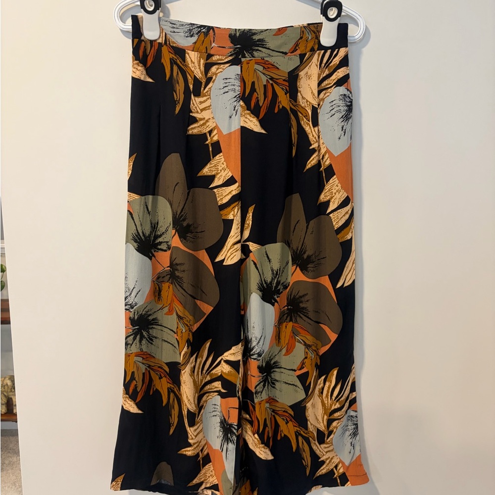 Never Worn! Papillon Tropical Leaf Print High Rise Wide Leg Culottes/Capris - Picture 2 of 11